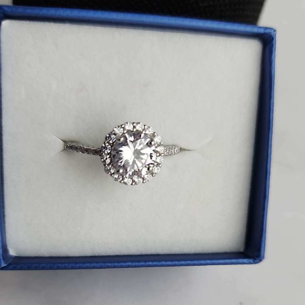 1 CT Passes💎💎 Test...Moissanite Silver Halo Ring Size 7.5 Can Be Resized